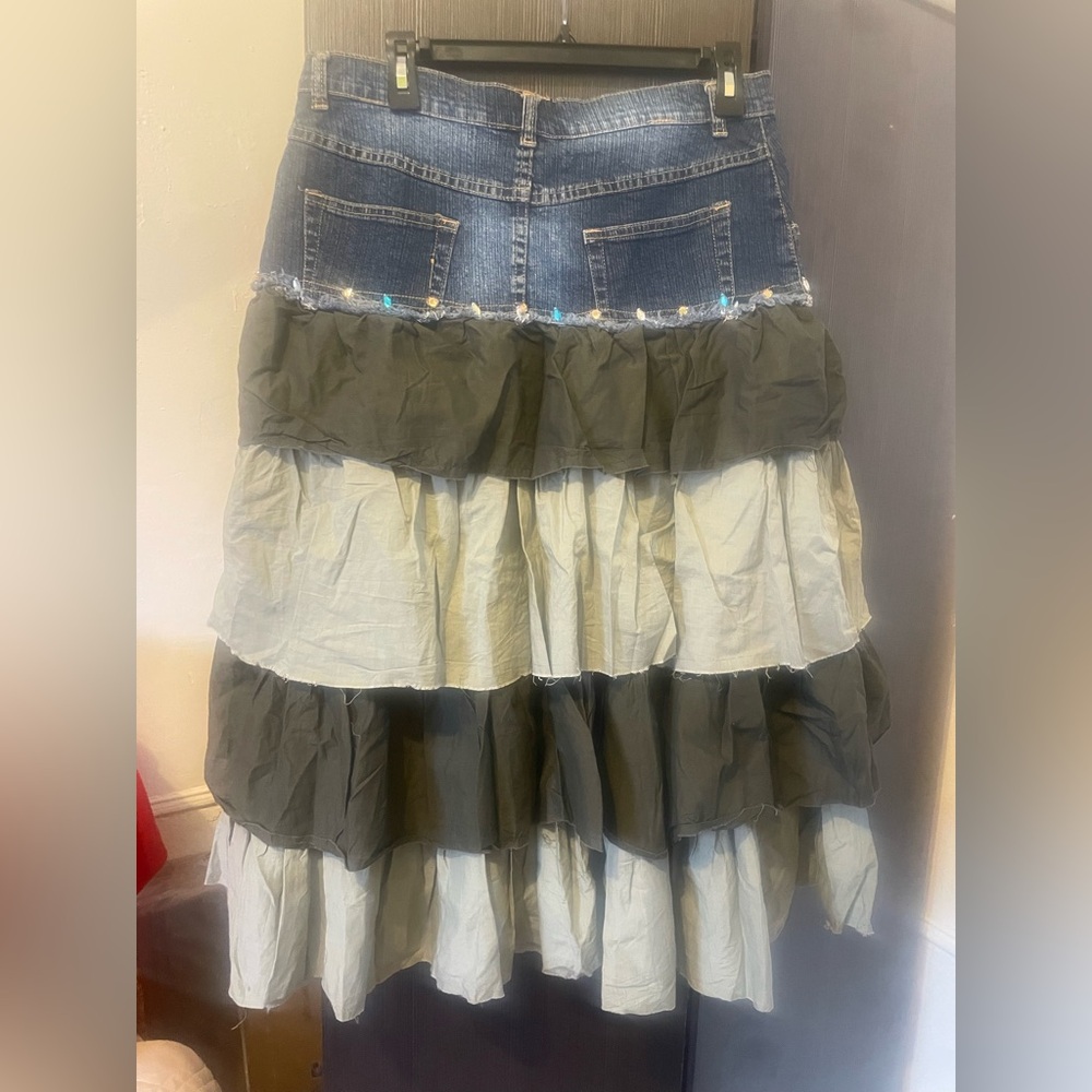 Stylish Y2K Denim and Tiered Skirt - Picture 2 of 2